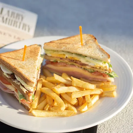 Aquarius ホテル 3*